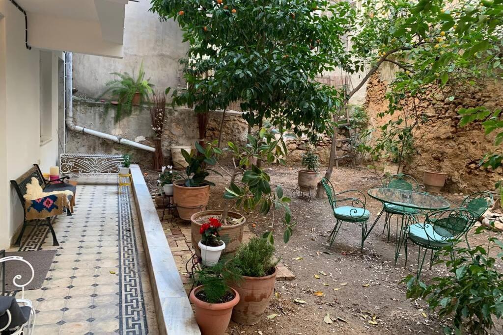 Quiet And Central Flat With Private Backyard Garden Athene Buitenkant foto